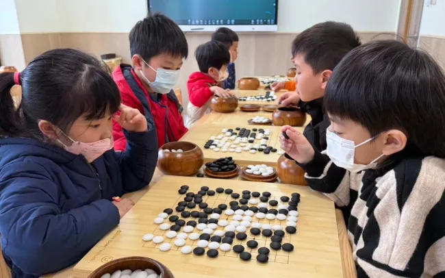 孩子坐不住、沒耐心？
圍棋是練出「定性」的第一步。